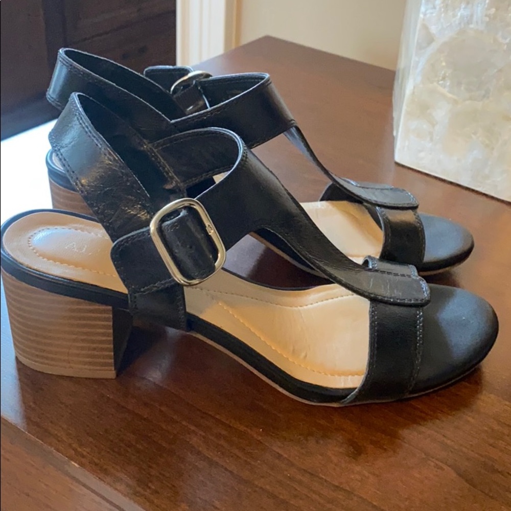 Alfani low heeled sandal. Size 6
